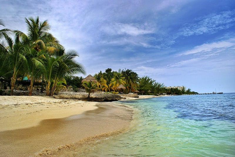 Piesočnatá pláž na ostrove Isla Mujeres