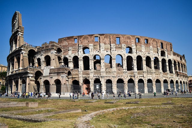 Pohľad na antické Koloseum v Ríme