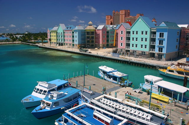 Pestrofarebný prístav na Bahamách