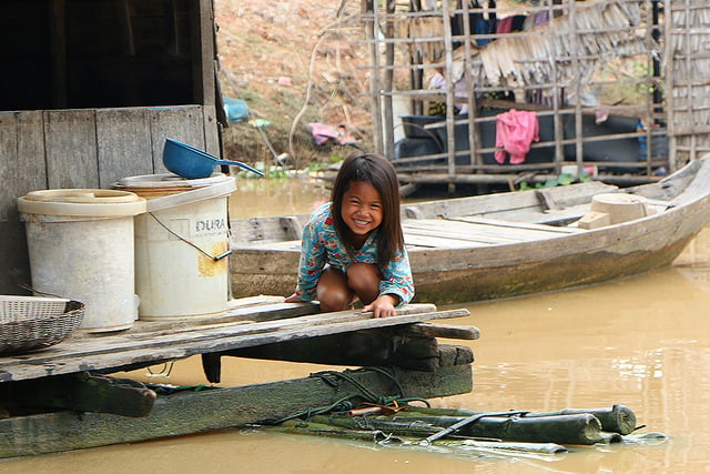 Malé dievča v jednej z rybárskychdedín
