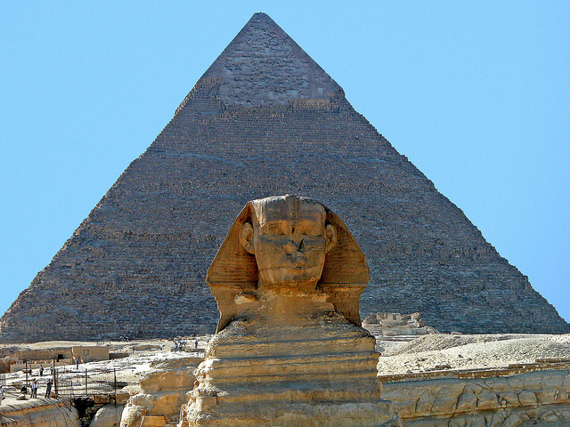 Veľká sfingaje najznámejšia egyptská sfinga a nachádza sa v Gizev blízkosti troch známych pyramíd.