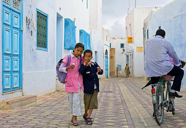Domáce deti v jednej z mestských ulíc