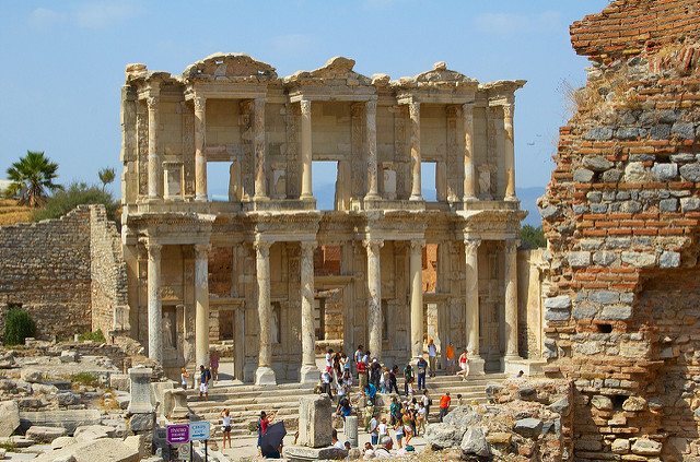 Efez bolo staroveké grécke mesto, ktoré leží v oblasti dnešného juhozápadného Turecka