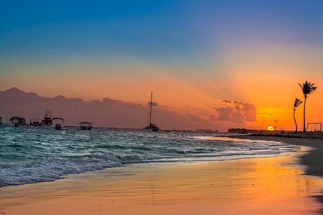 západ slnka na pláži v Dominikánskej republike