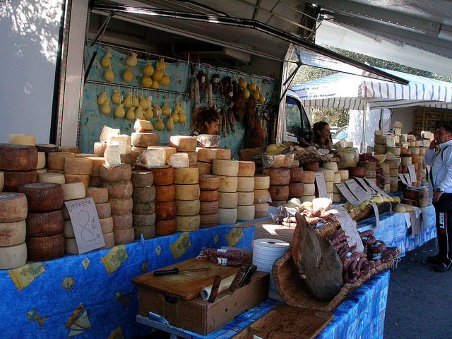 Jeden z trhov v Alghere