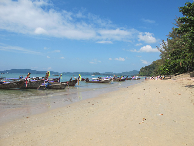 Pohľad na pl&aacute;ž Aonang Beach
