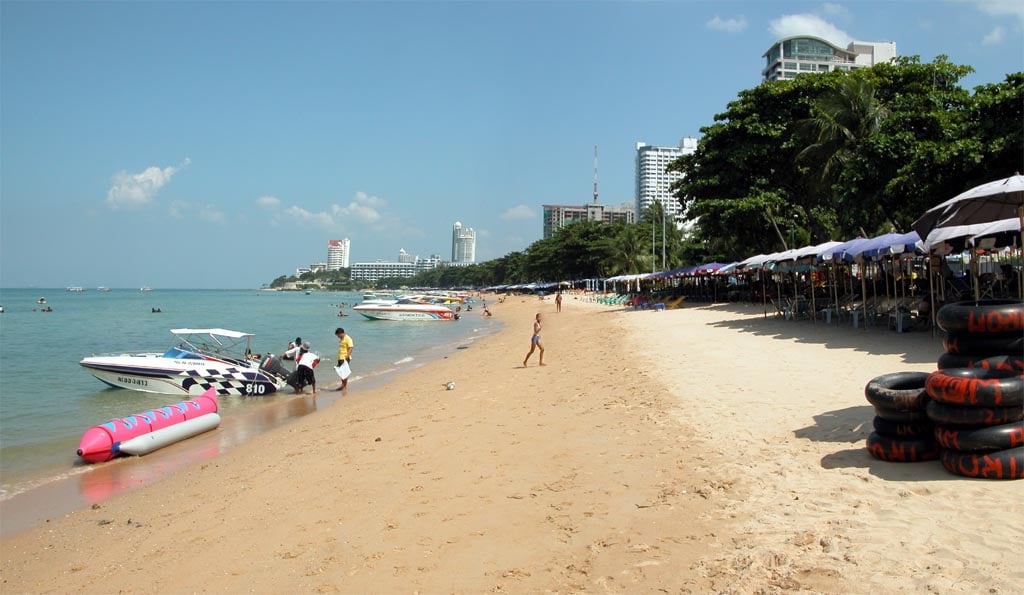 Takmer tri kilometre dlhá pláž Pattaya