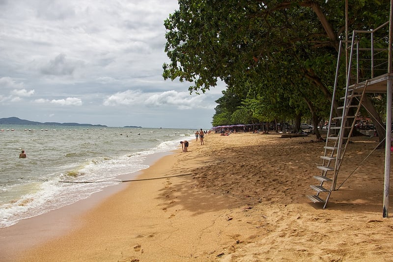 Jomtien Beach sa nachádza neďaleko Pattaye