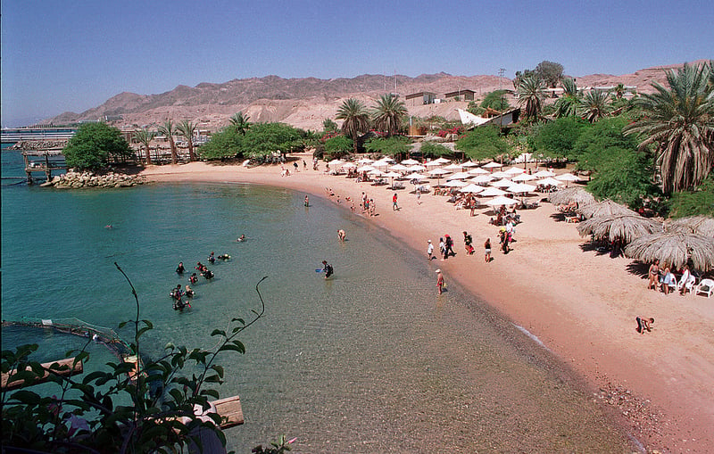Dolphin Beach je jednou z najkrajších pláží Eilatu