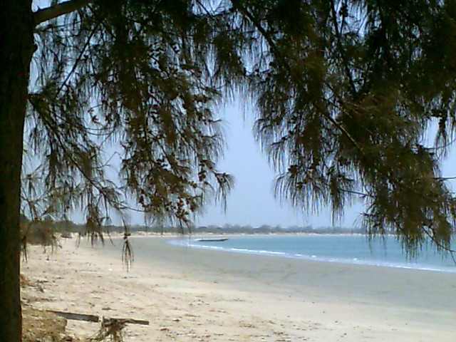 Pláž na Jinack Island neďaleko gambijskej pevniny