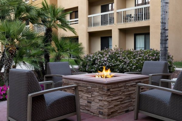 Courtyard Palm Springs
