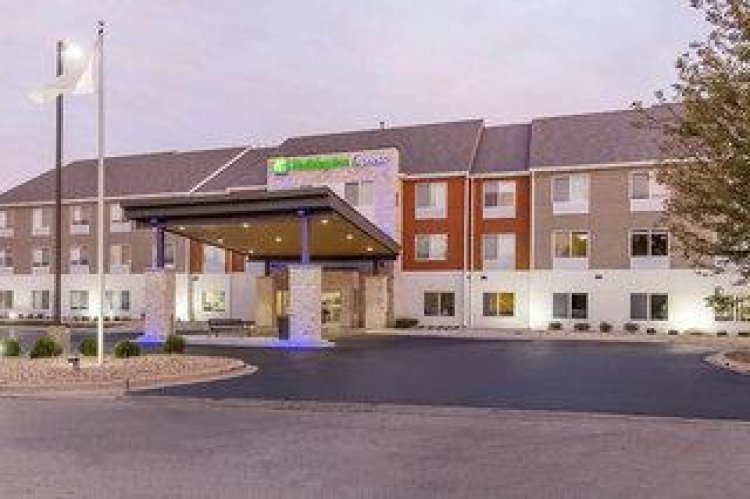 Holiday Inn Express & Suites Chicago West  St Charles