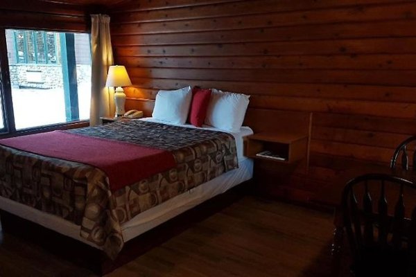 Rundle Mountain Lodge