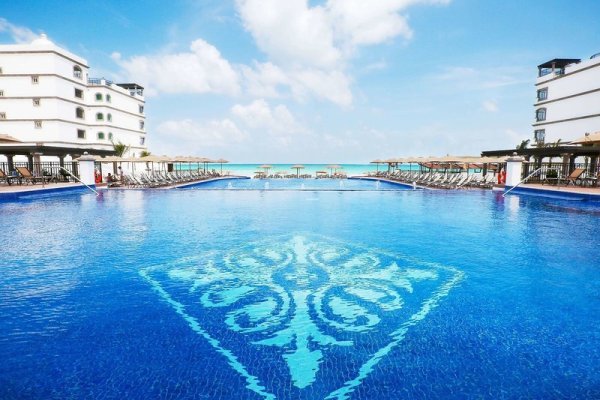 Grand Residences Riviera Cancun, a Registry Collection Hotel