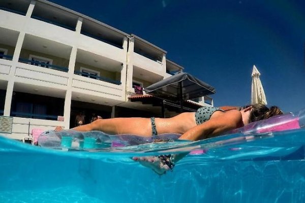 Janno Beach Hotel