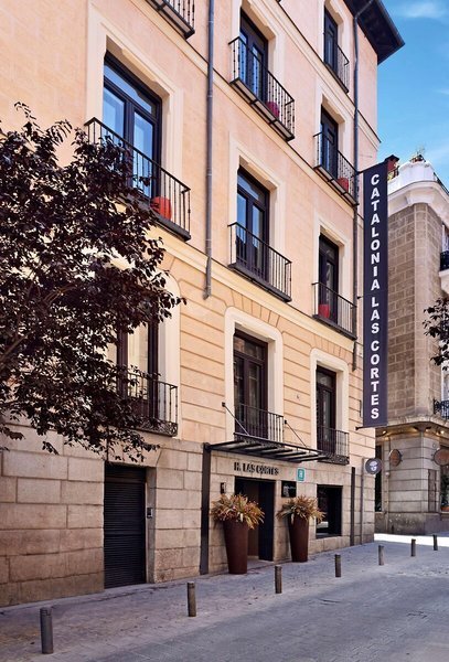 Catalonia Las Cortes recenzie