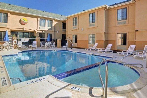 Comfort Inn & Suites Dfw Airport South