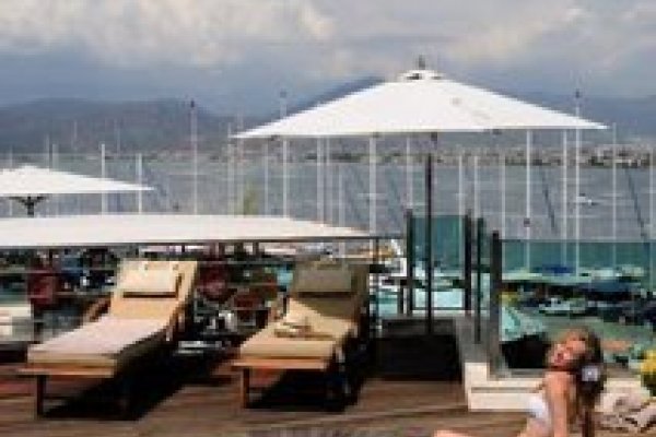 Alesta Yacht Hotel