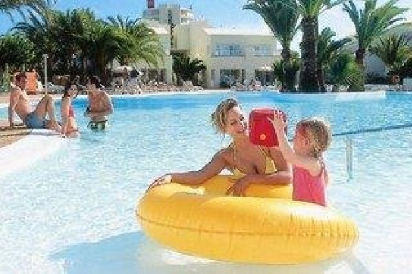 Hotel Riu Oliva Beach Resort