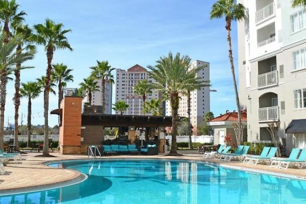 The Point Hotel & Suites