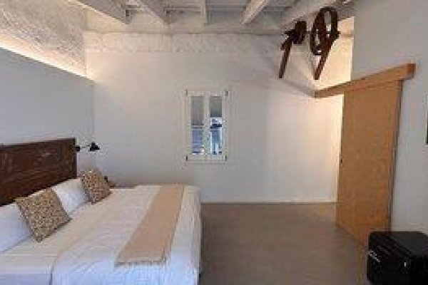 Smoix Hotel