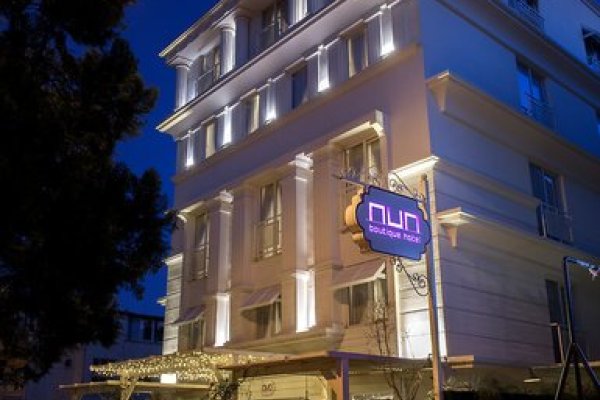 Nun By Laren Hotels