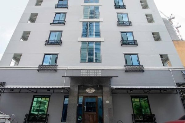 Oyo 818 Suksomboon Residence