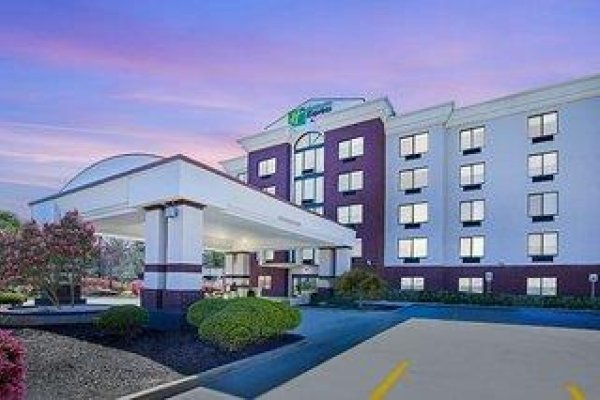 Holiday Inn Express & Suites Birmingham  Inverness 280