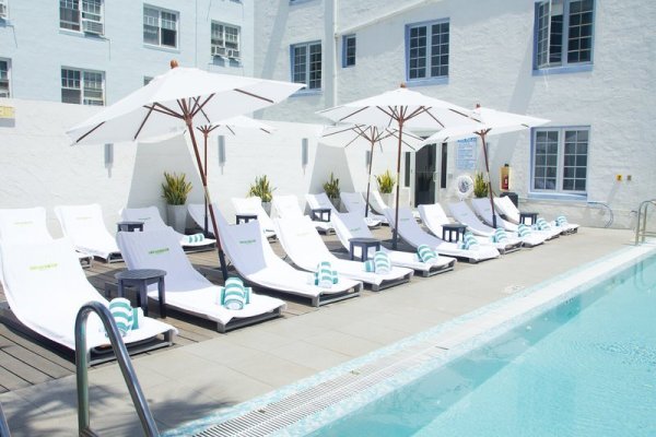 Hotel Breakwater South Beach