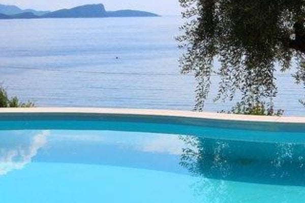 Enjoy Lichnos Bay Village, Camping & Apartments