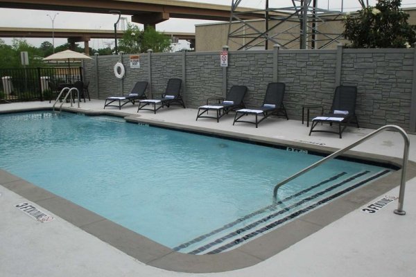 Hampton Inn Dallas-North-I35E at Walnut Hill
