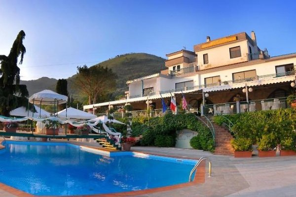 Hotel Diecimare