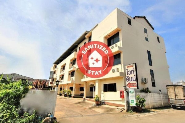 Oyo 383 White Inn Hotel