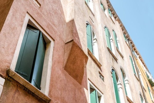 Venice Apartments