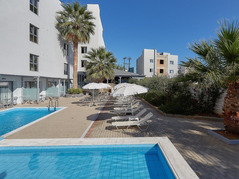 Pollis Hotel recenzie