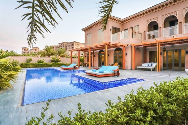 Royal Saray Resort