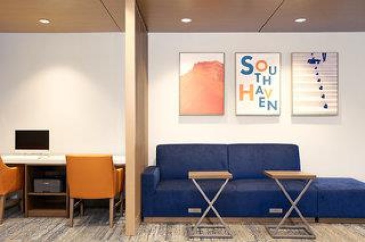 Holiday Inn Express & Suites Elgin Chicago Northwest