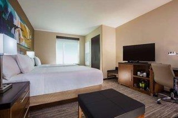 Hyatt Place Aguascalientes / Bonaterra