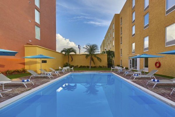 City Express Cancun