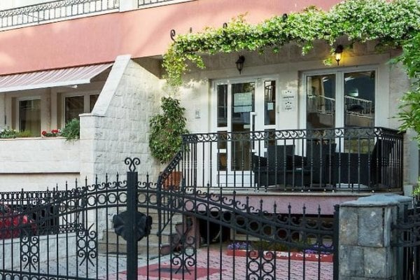 Ivona Apartments