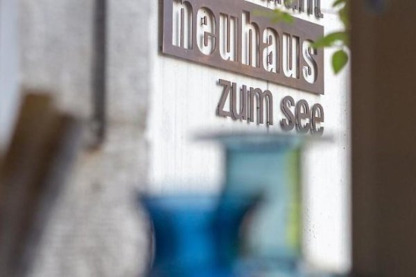 Neuhaus Zum See Hotel & Restaurant