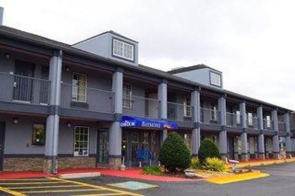 Baymont Inn & Suites Warner Robins 