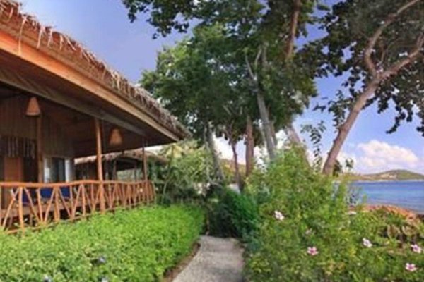 Coral Bay Resort