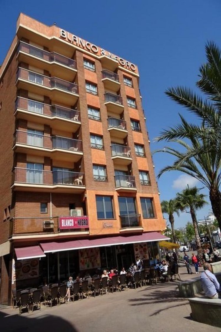 Apartamentos Blanco y Negro
