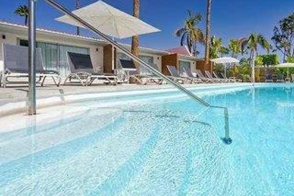 Sanom Beach Resort