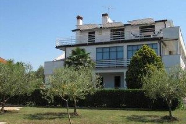 Apartments & Rooms Villa Adamovic