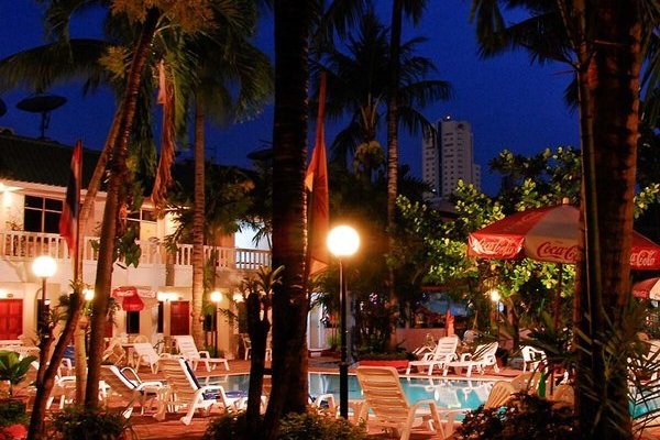 Expat Hotel