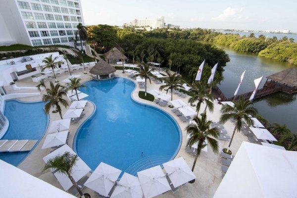 Le Blanc Spa Resort