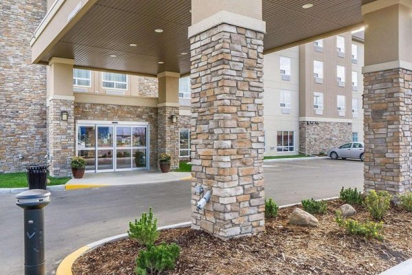 Comfort Inn & Suites Edmonton International Airport