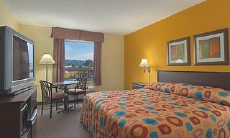 Super 8 by Wyndham Midland